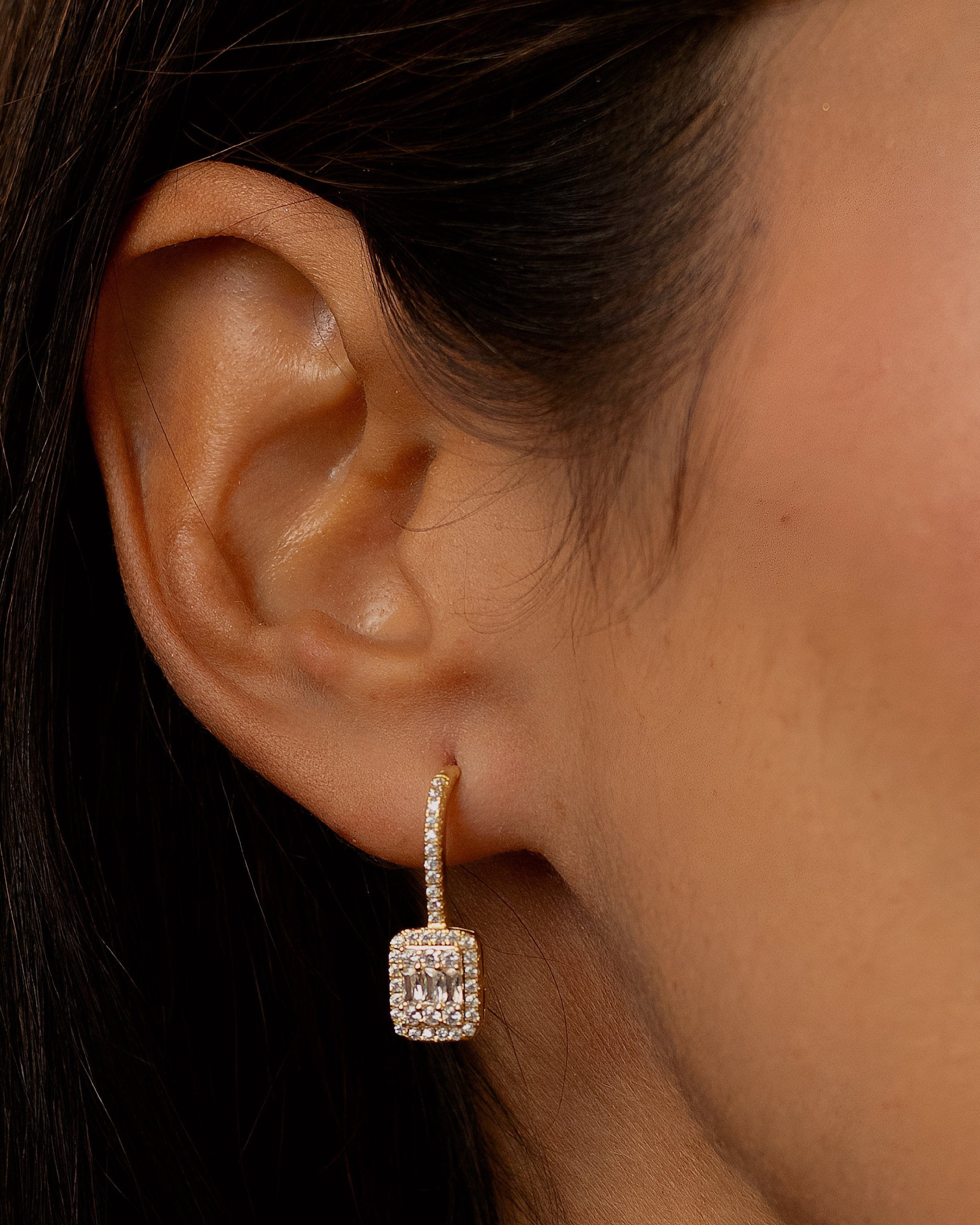 ARETES CRYSTAL SQUARE