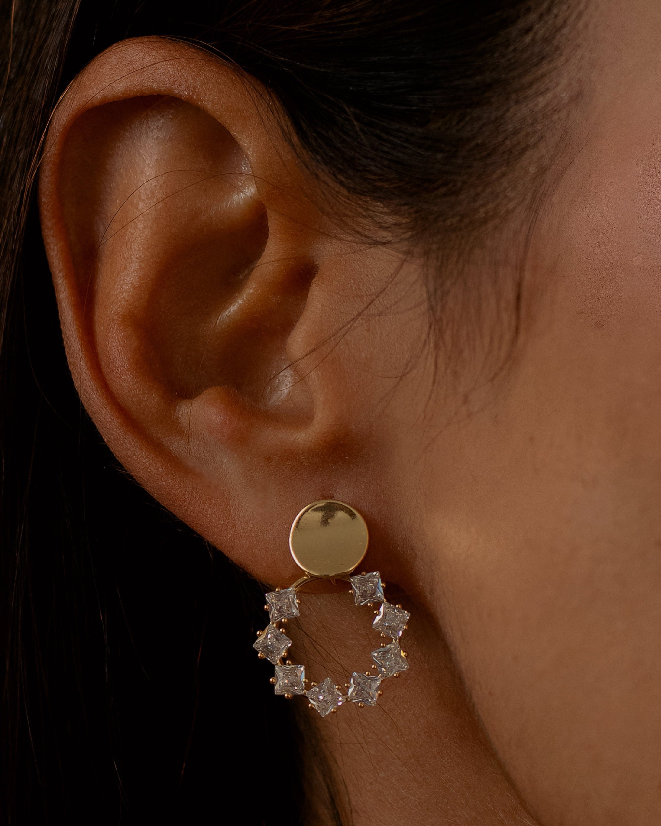 ARETES PLANOS CON ARO DE ZIRCONIA