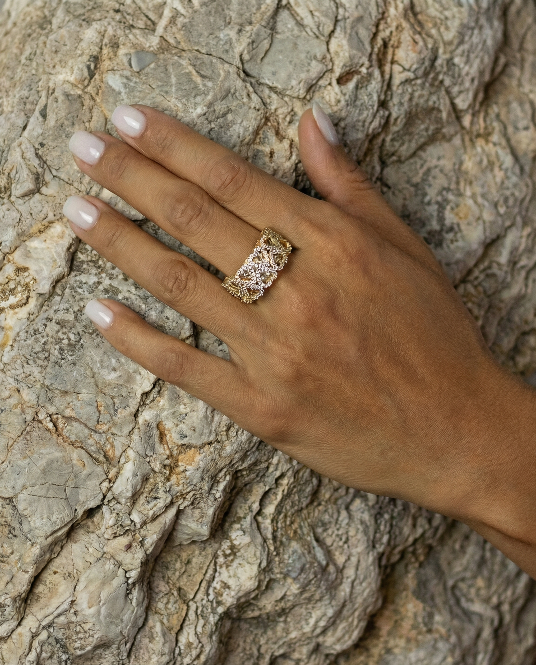 ANILLO ALTO RELIEVE CORAZONES INVERTIDOS